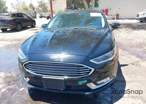 2017 Ford Fusion Energi Titanium из США, поврежденный, VIN 3FA6P0SU7HR379859